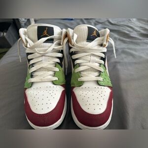 Air Jordan 1 Mid SE GS 'Messy Room' DR6957-100 7Y